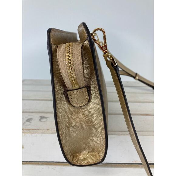 MICHAEL KORS, SMALL GOLD SAFFIANO LEATHER CROSSBODY BAG - Picture 4 of 13